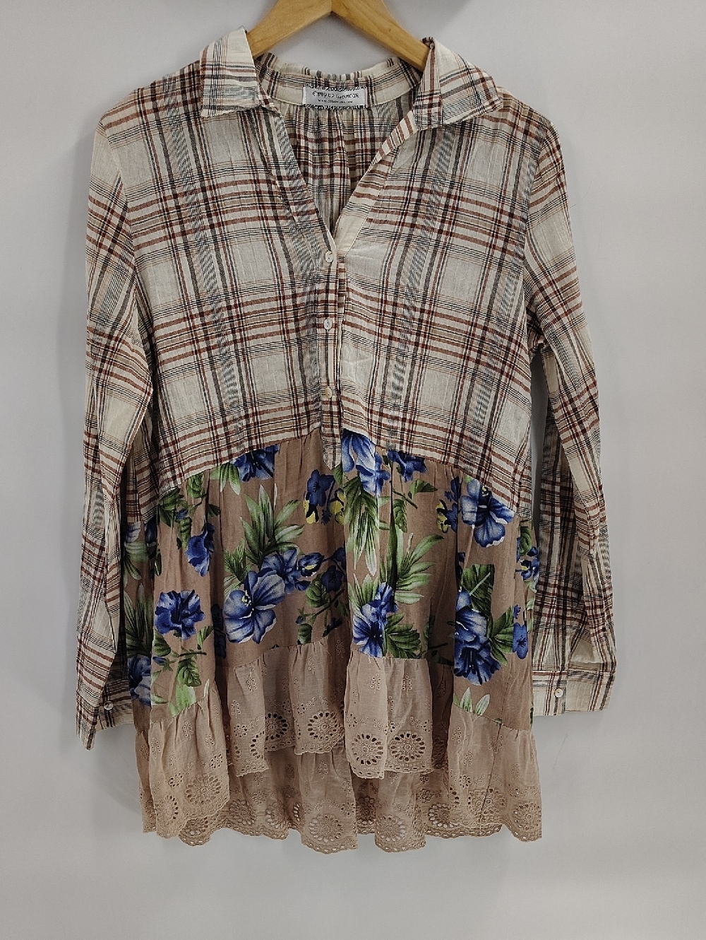 Giddy Up Glamour Half Button Size Small Plaid Floral Eyelet Trim Long Sleeve